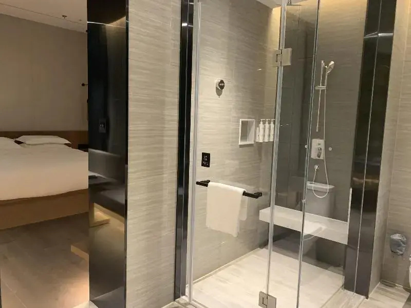 Standard Quadruple room with lake view