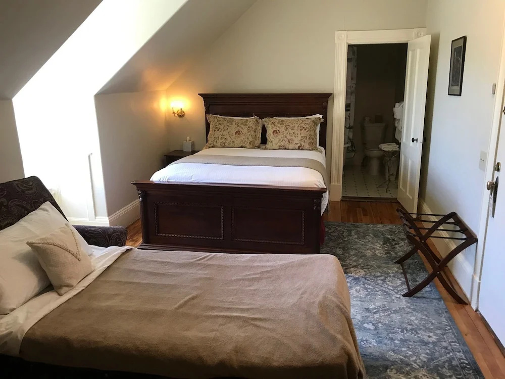 Economy Quadruple room