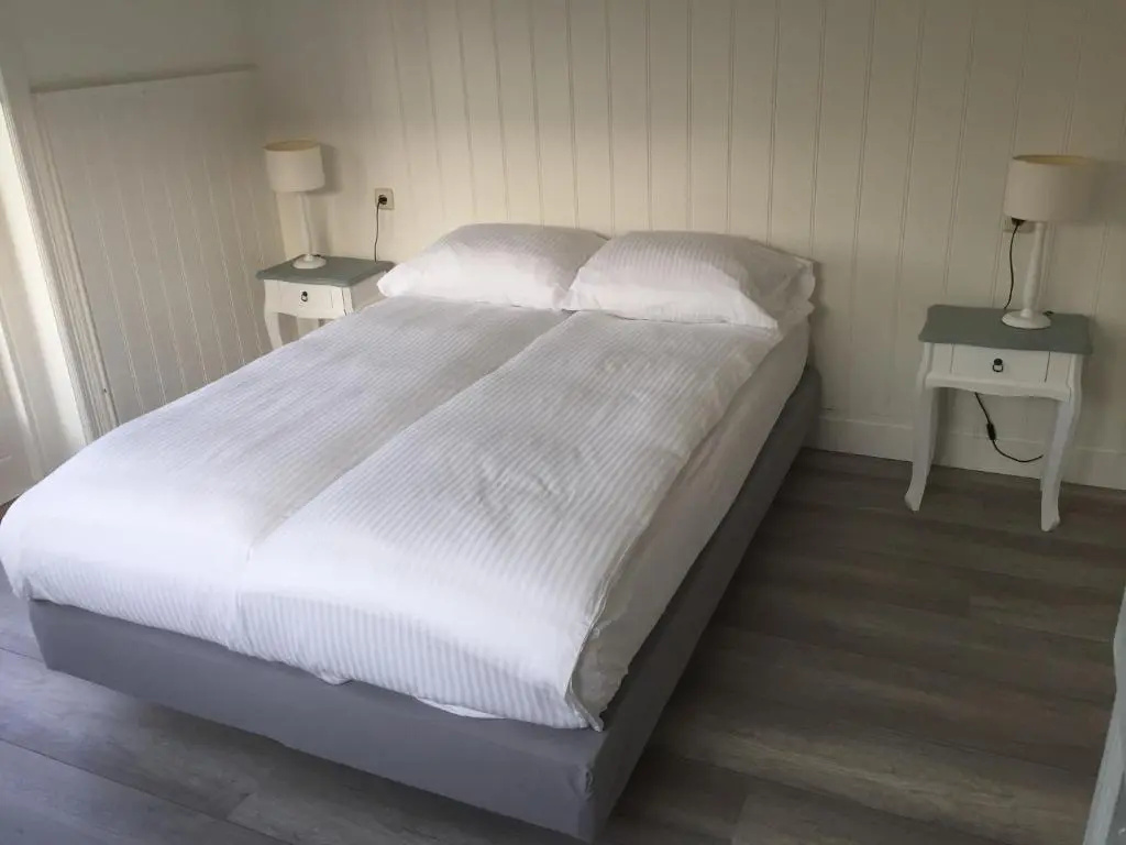 Standard Double room with balcony (full double bed)