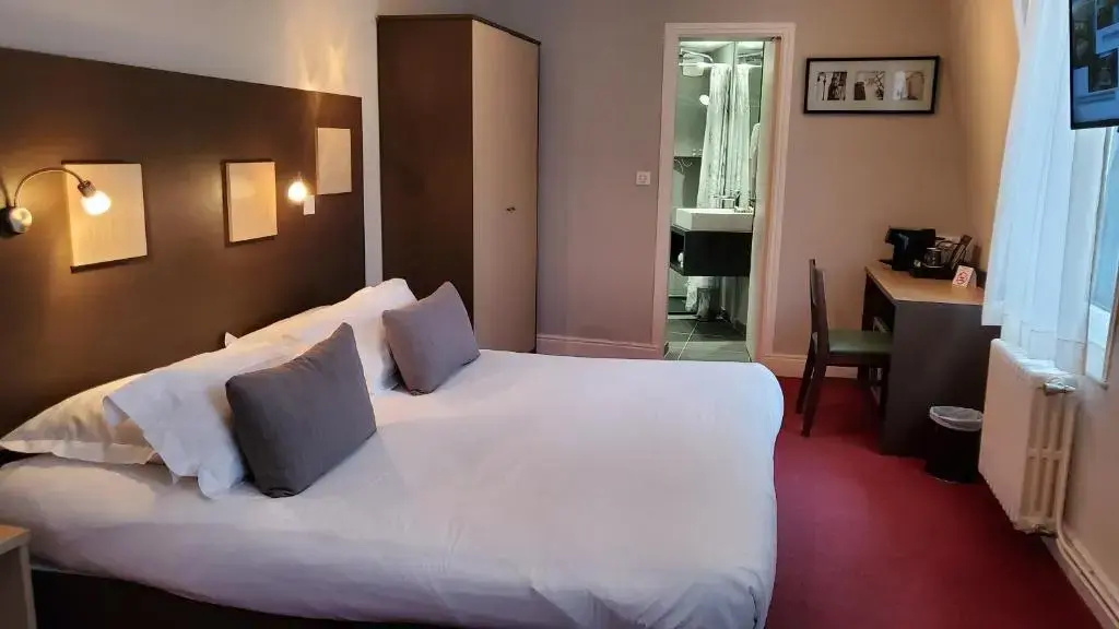 Standard Double room (full double bed)
