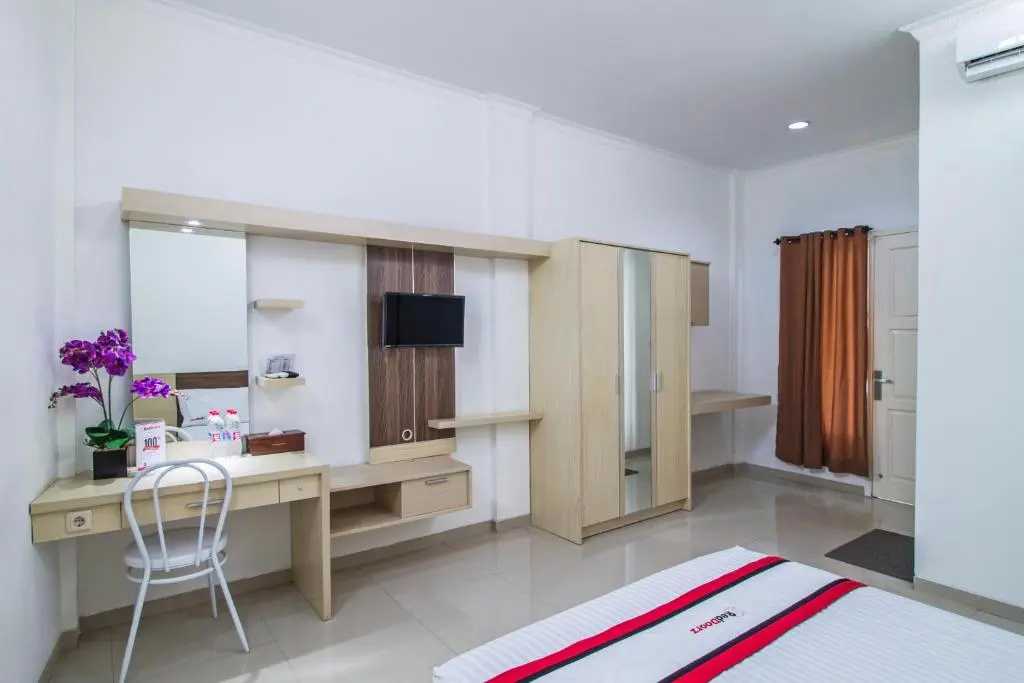 RedDoorz @ Jatiwaringin - Chambres