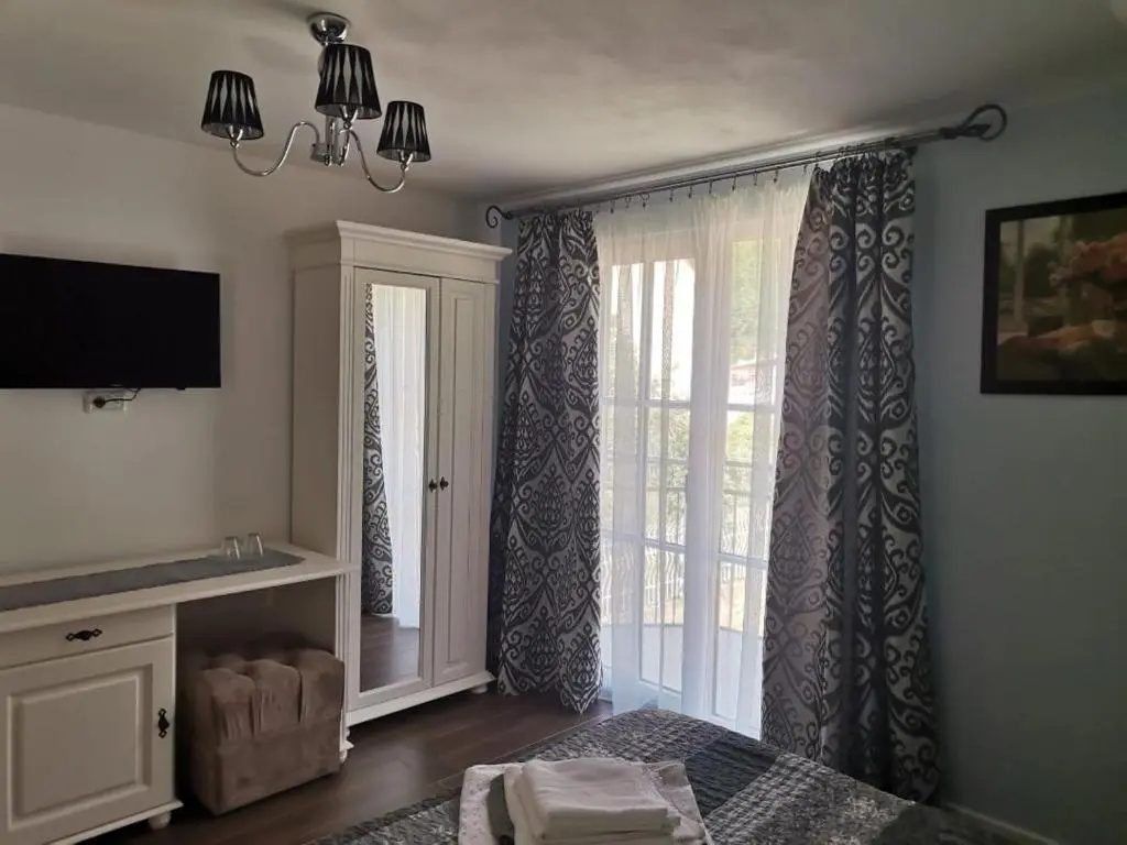 Deluxe Double room (full double bed)