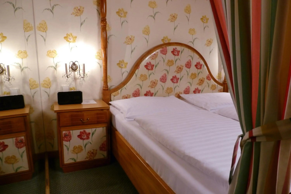 Hotel Hohenstauffen by null