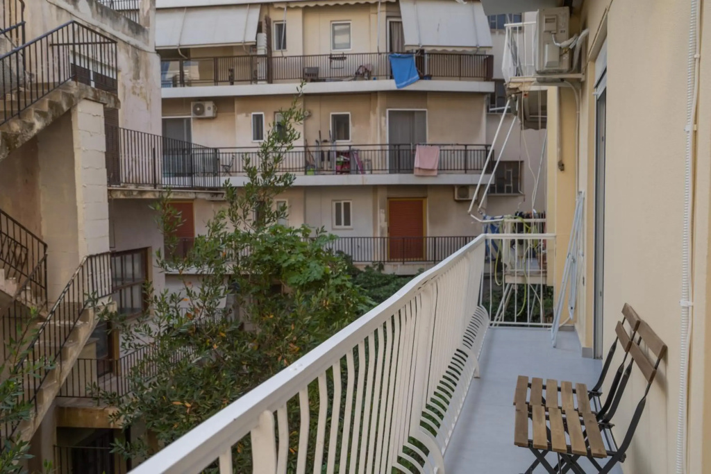 Cozy 2bd apt. 1 min from sea