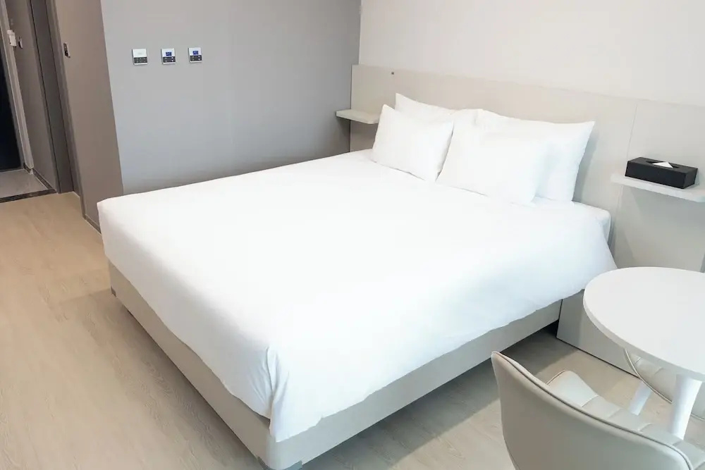 Deluxe Double room with balcony and with partial ocean view (full double bed)