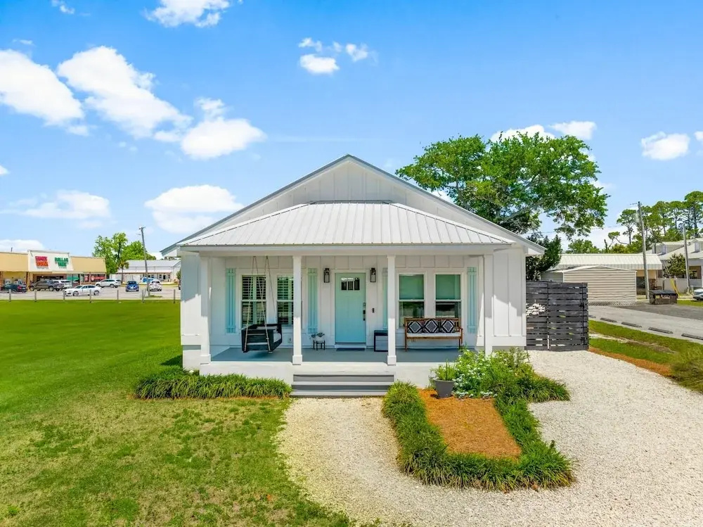 Beach House - 6th Street Retreat by PHG