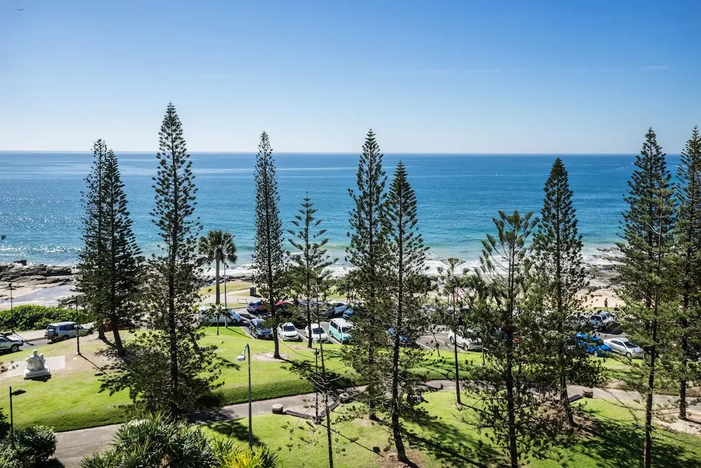 3 Bedrooms Apartment with balcony and beachfront