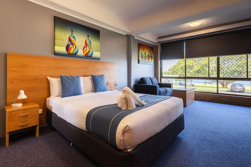 Deluxe Double room with river view (full double bed)