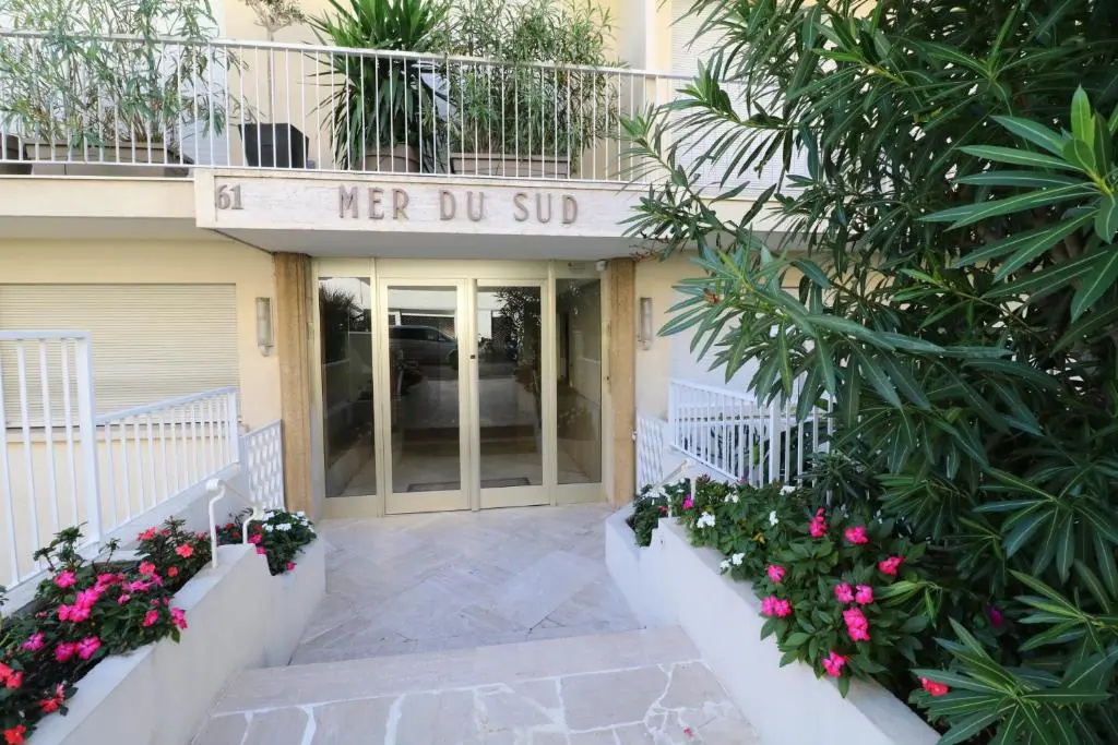 Amazing Sea View 2 Bedroom Front of the Beach 303