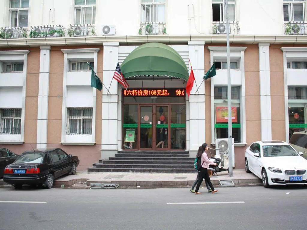 GreenTree Inn Shandong Qingdao Railway Station Square Express Hotel