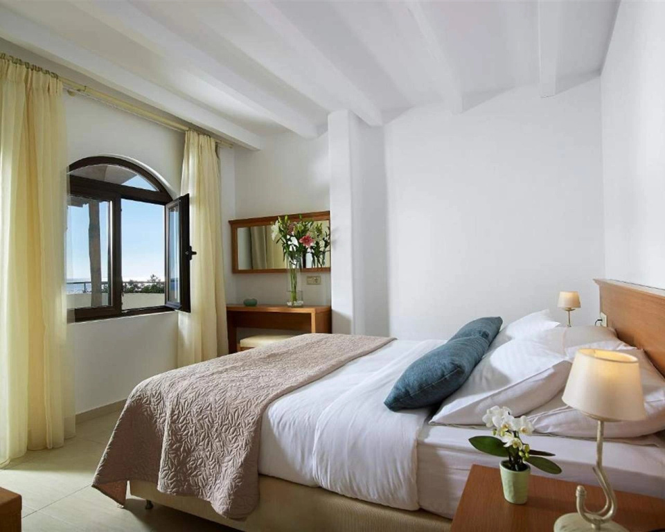 Suite with land view