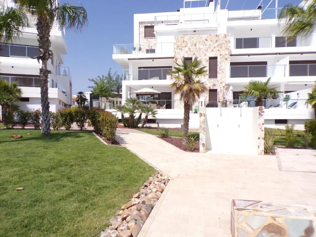 3 Bedroom Luxury Apartment Villamartin