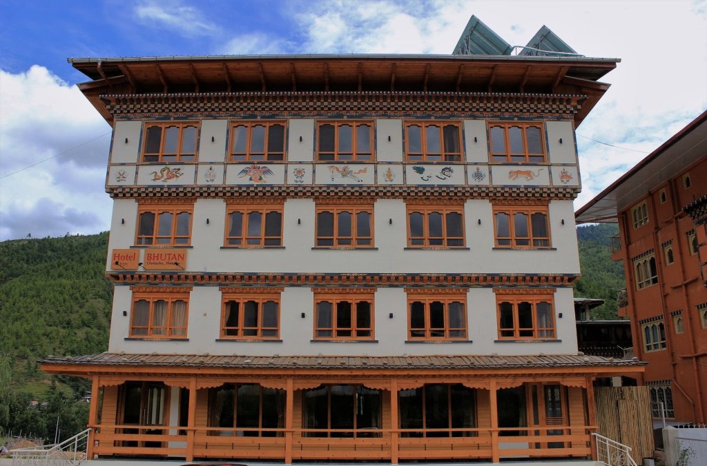 Бутан гост. Гостиницы Тхимпху. Отели в бутане. Отель в бутане внесенный в ЮНЕСКО. Самый дорогой отель в бутане.