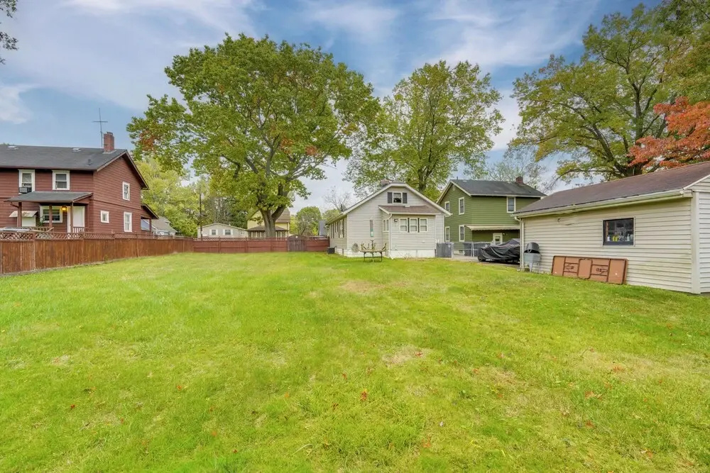 1 Mi to Akron Zoo: Ranch-style Home w/ Yard!