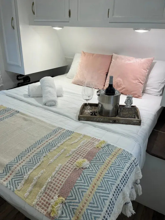 El Camper with private pool — фото 4