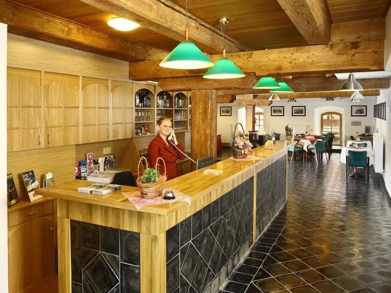 Food & Beverage