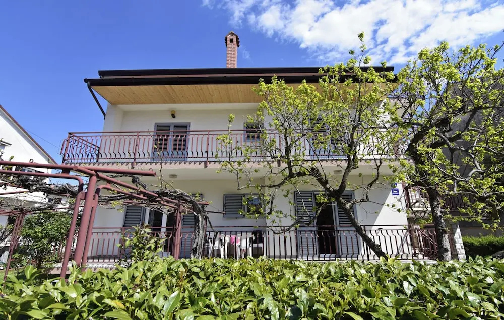 Spacious Flat With Terrace in Umag