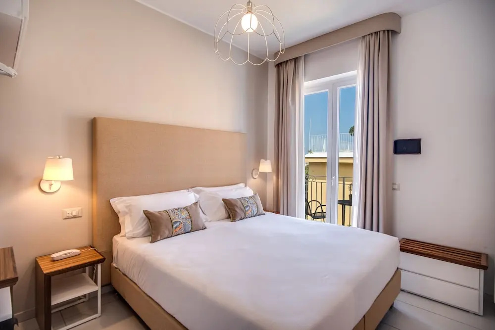 1 Bedroom Classic Double room with balcony (full double bed)