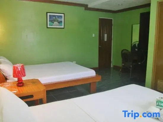 Standard Double Suite (twin beds)
