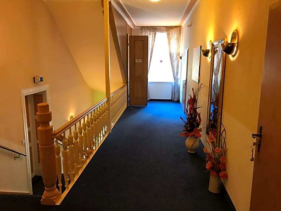 gallery_image_hidden_8