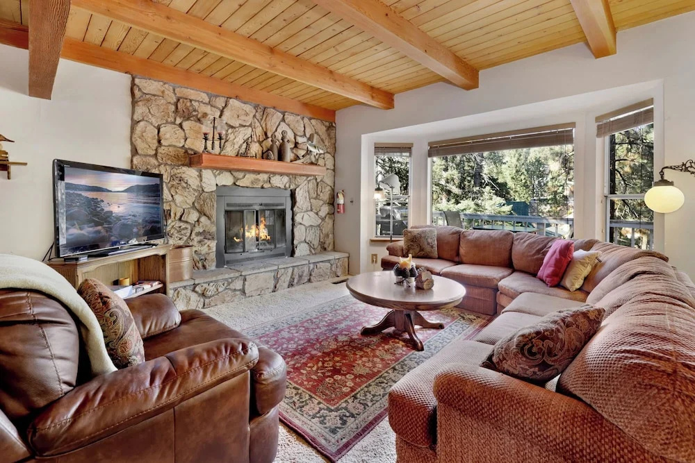 Standard room with balcony and with mountain view