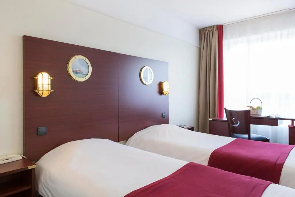 Standard Double room with city view (twin beds)