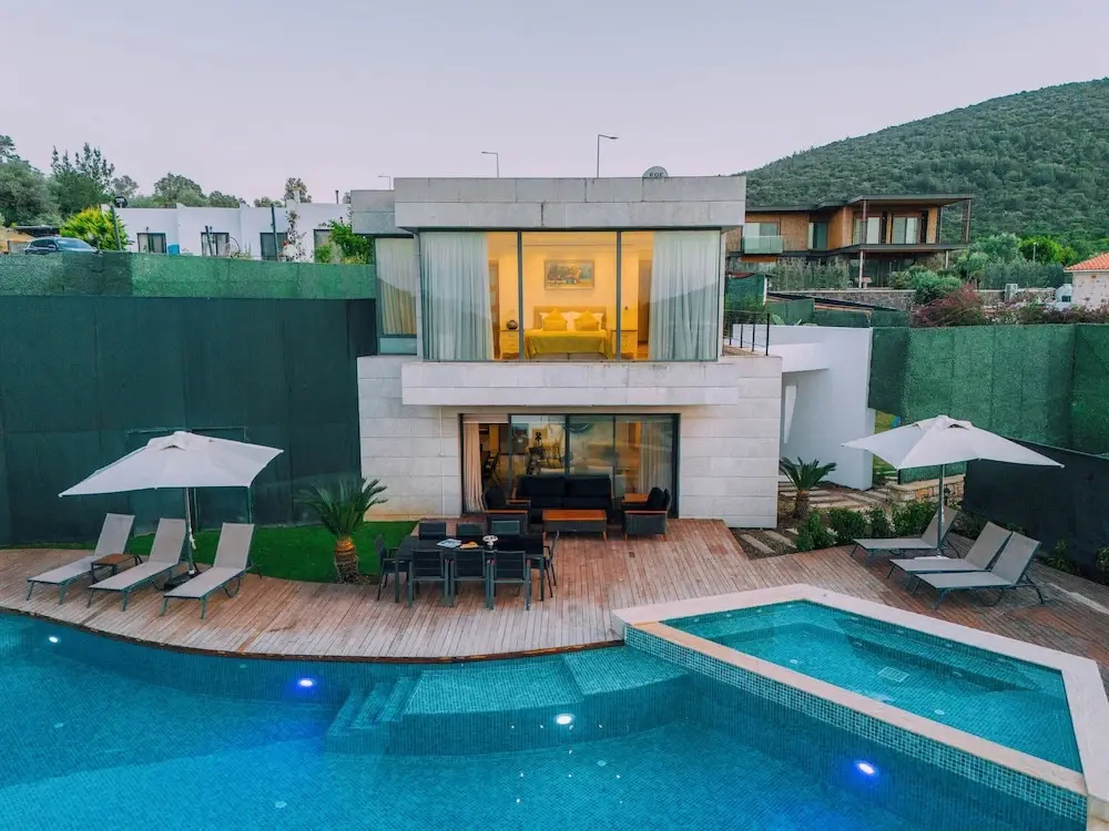 4 Bedrooms Deluxe Villa