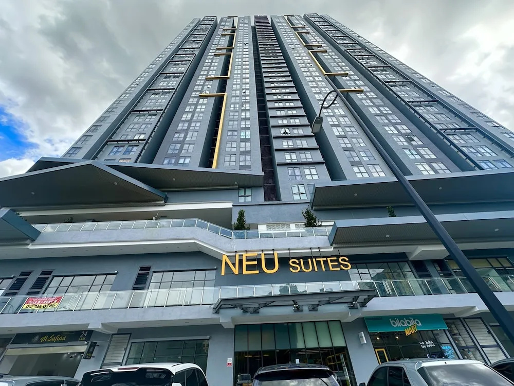 Neu Suites by Moonlight