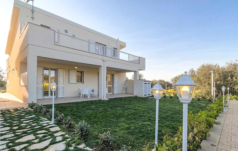 Beautiful Home in Santa Croce Camerina With Wifi, 4 Bedrooms and Outdoor Swimming Pool