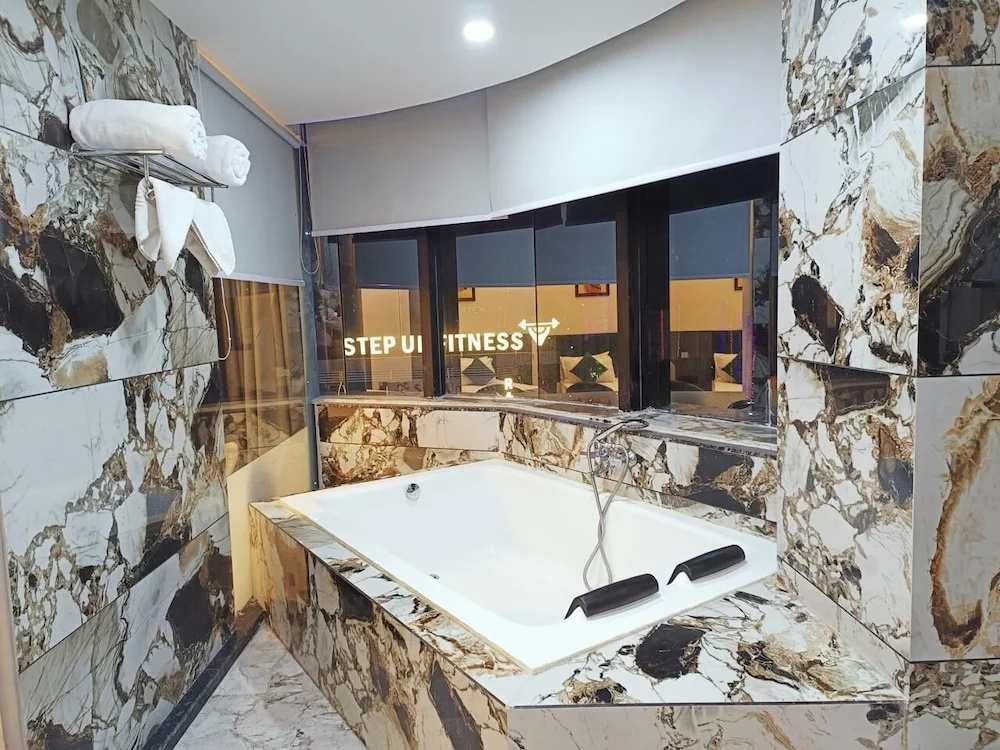 HOTEL THE PARKER INN By KBNT GROUP