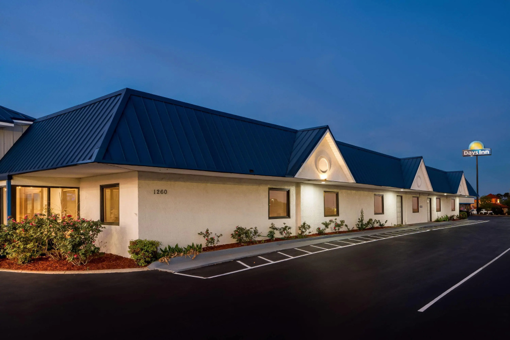Stay at Days Inn by Wyndham Troy