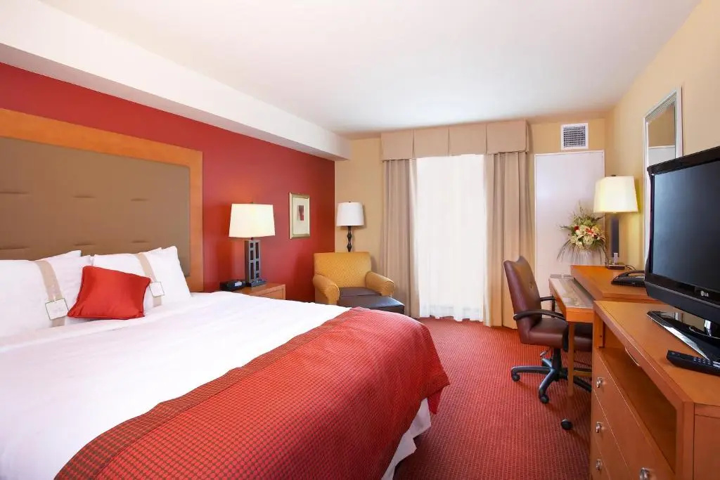 Holiday Inn & Suites Oakland Airport by IHG - Chambres
