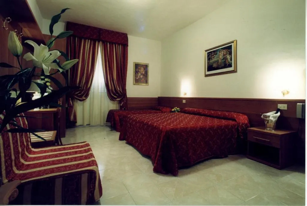 Standard Triple room