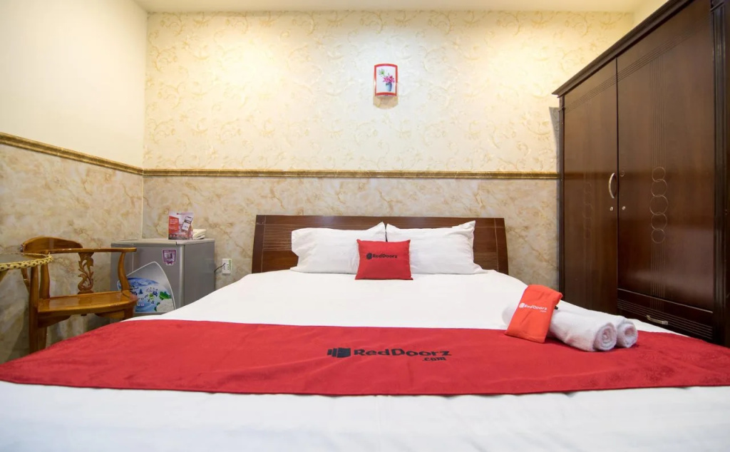 RedDoorz Plus Near Mien Tay Bus Station 2