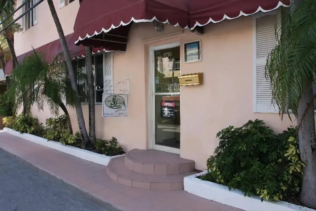 Manta Ray Inn
