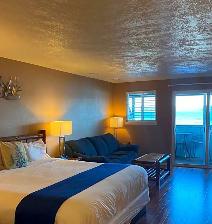 Double Suite with balcony (full double bed)