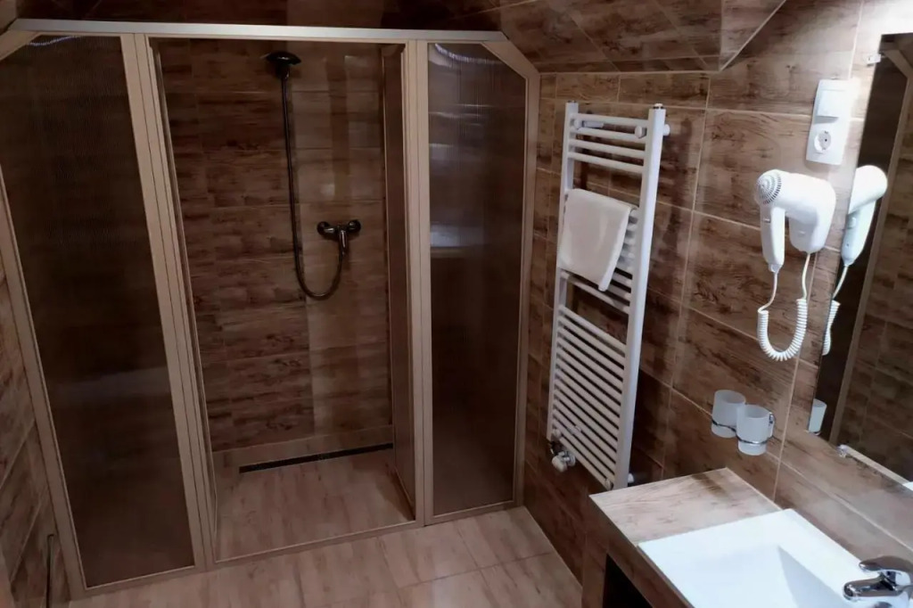 Relax Hotel Hévíznél - фото 9