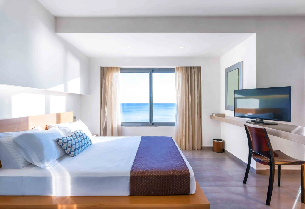 Double Junior Suite with sea view (full double bed)