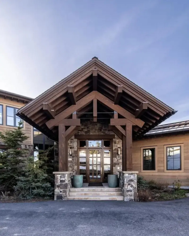 7 Renegade Rd 6 Bedroom Home by Moonlight Basin Lodging
