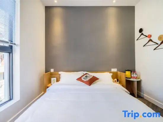 Standard Double room with view (full double bed)