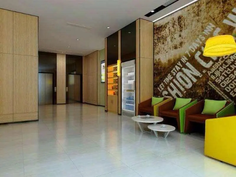 Lobby & Reception