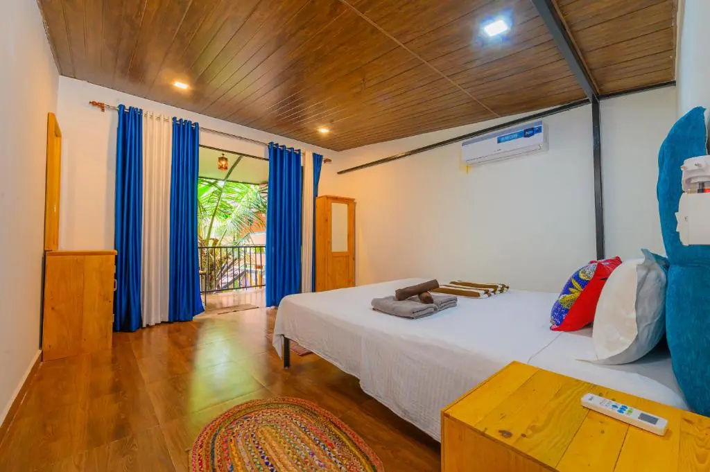 Standard Double room with pool view (full double bed)