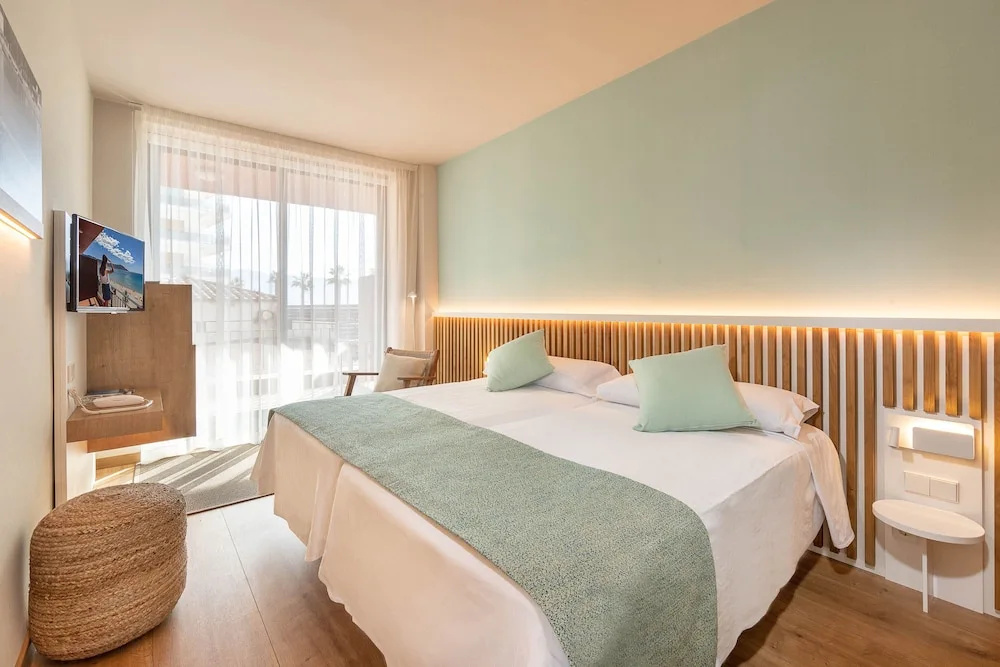Premium Double room with balcony (full double bed)