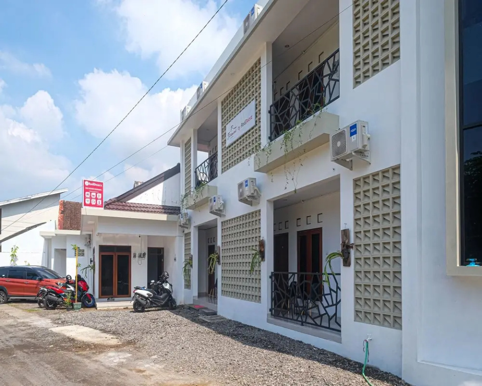 RedDoorz near INSTIPER Yogyakarta