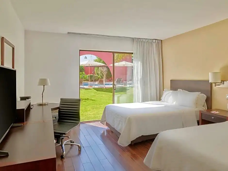 Standard Quadruple Club room