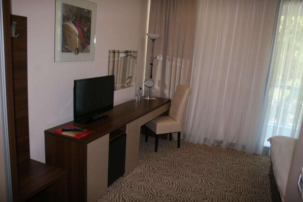 Hotel "Franca" by null