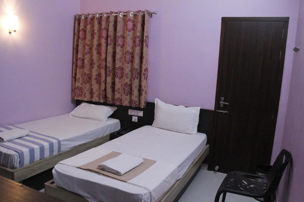 Standard Double room (full double bed)
