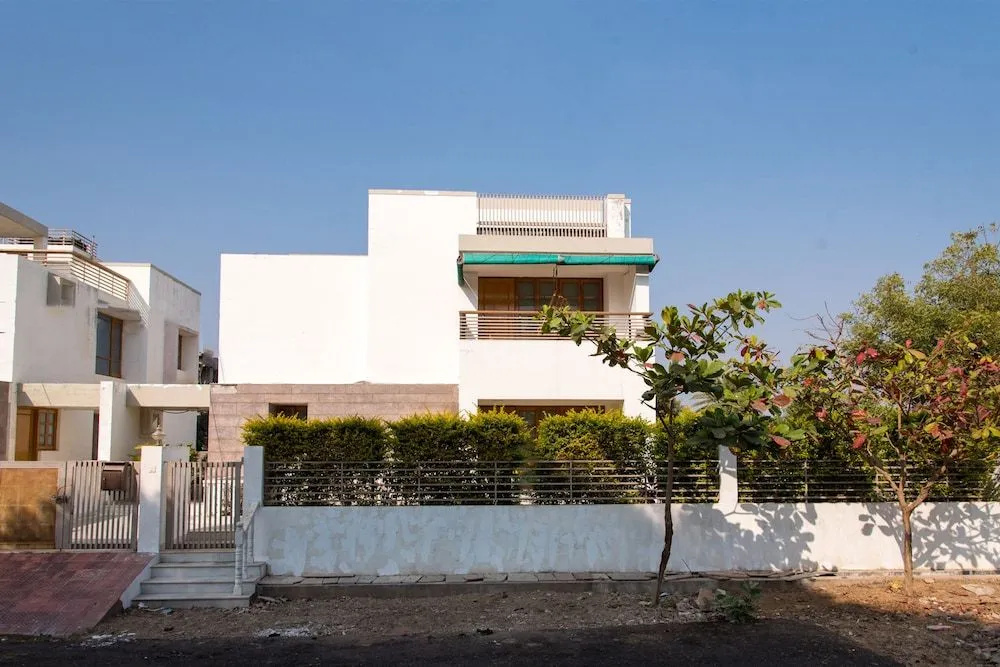 OYO 10412 Home Exotic 4BHK Villa Govardhan Vilas