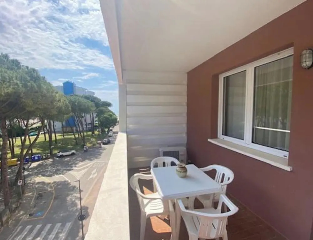 Ideal Getaway Apartment With Terrace