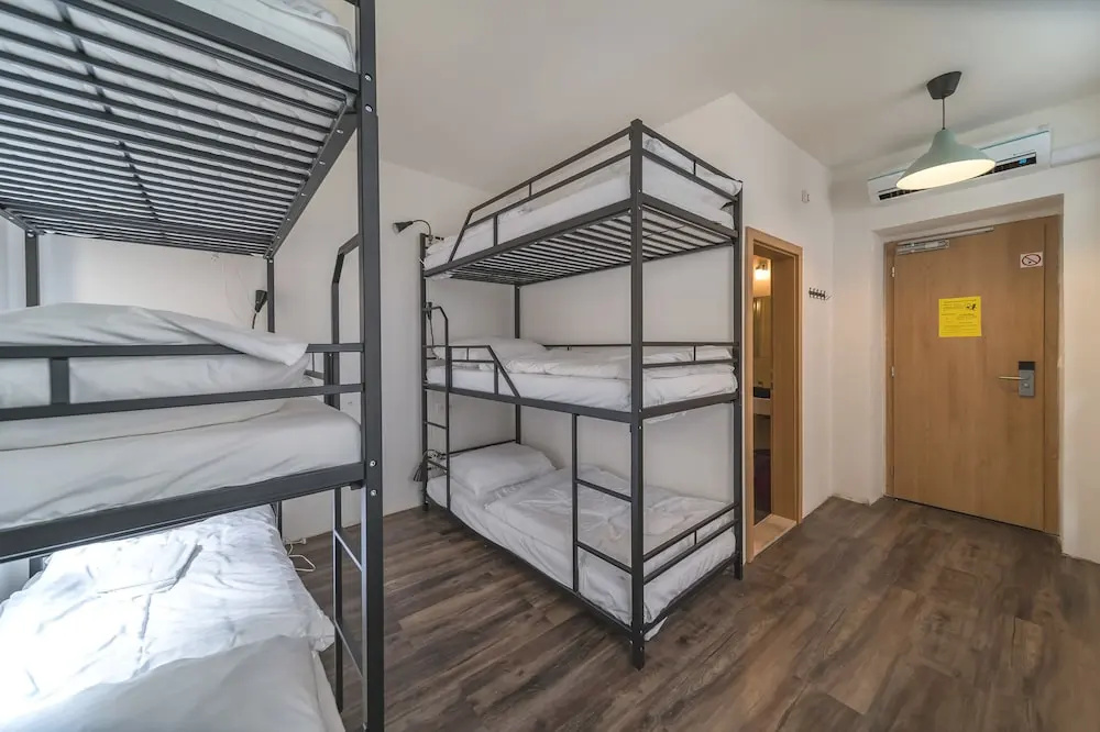 Economy room